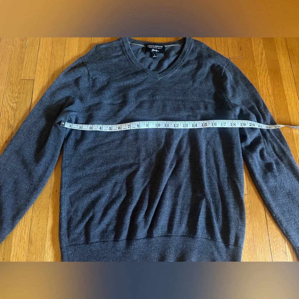 Banana Republic Baruffa Mens Charcoal Merino Wool V- Neck Sweater, Size L